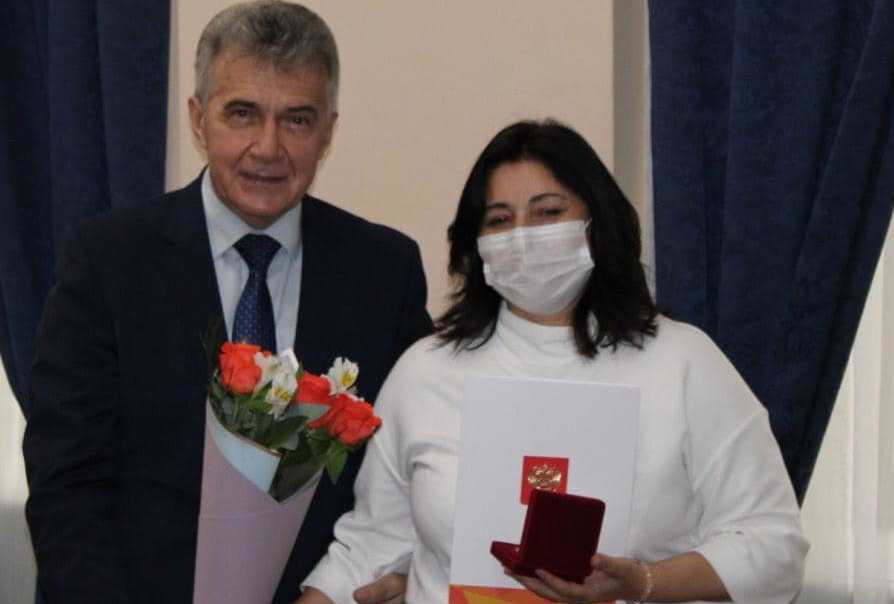 Жительнице Таганрога вручили памятную медаль