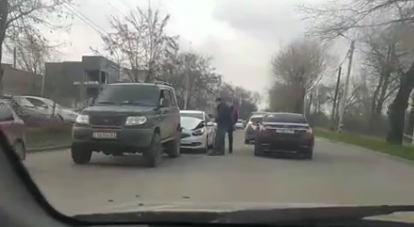 В Таганроге в двух ДТП пострадали четыре иномарки