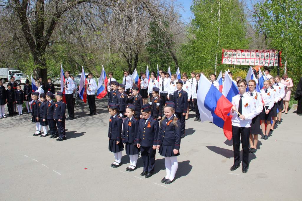 В Таганроге прошел митинг у памятника сотрудникам милиции