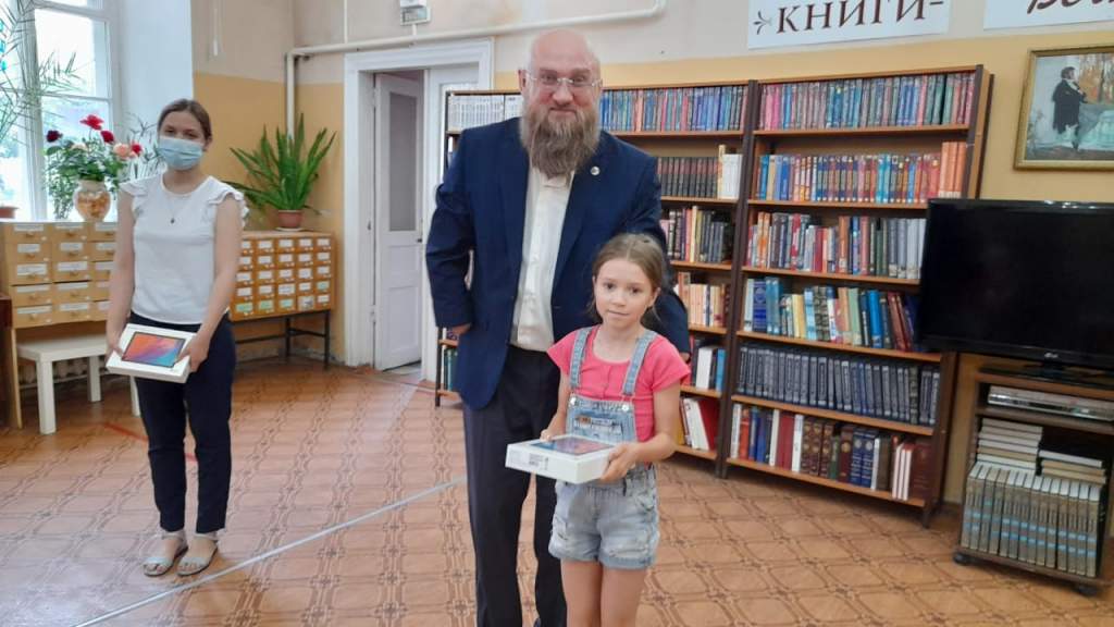 В Таганроге продолжается акция «Помоги учиться дома»