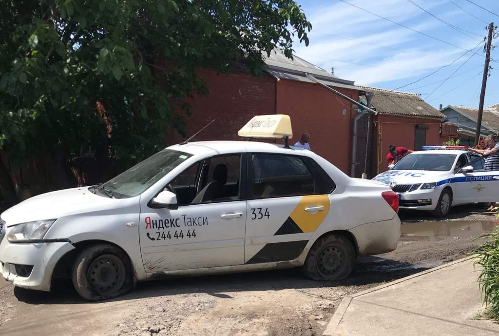 В Таганроге нетрезвый водитель такси попал в ДТП
