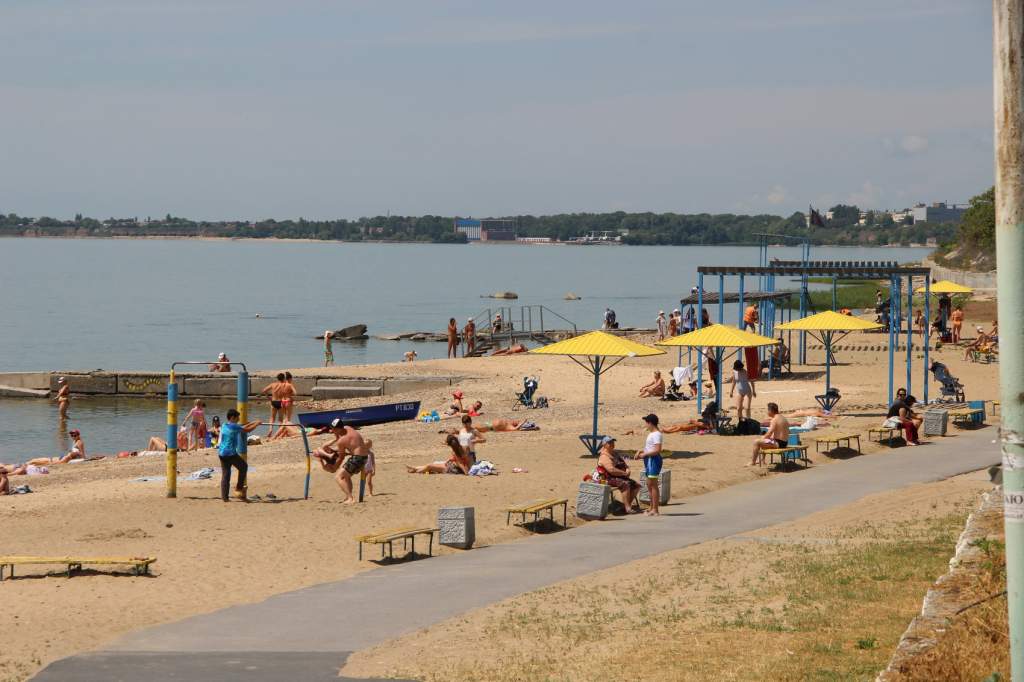 Пляжи Таганрога готовят к летнему сезону