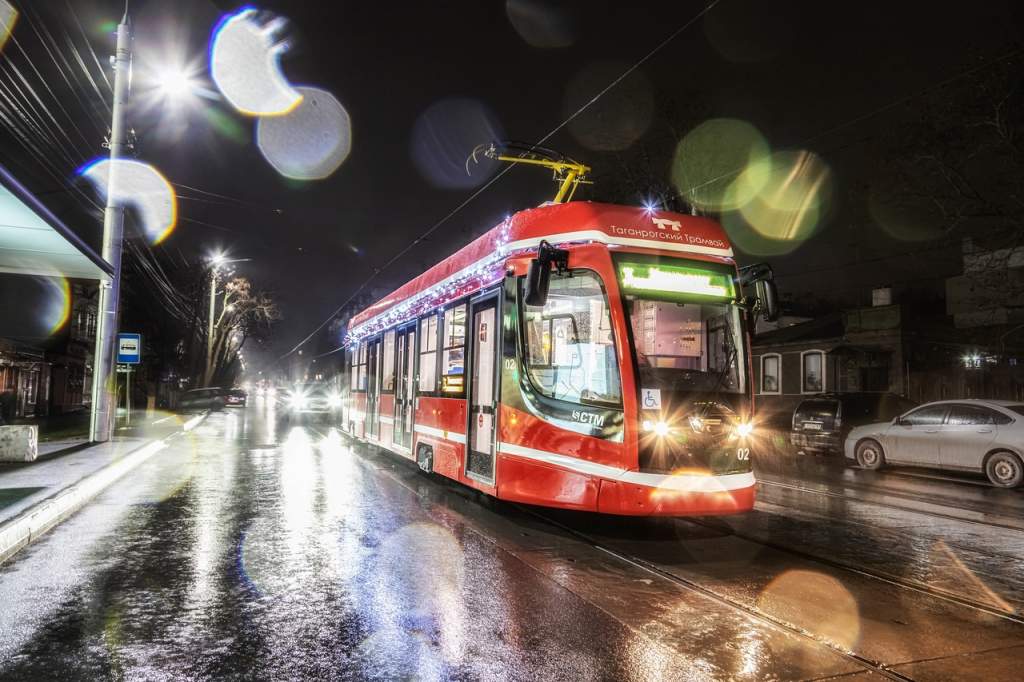 Таганрогские трамваи подарят новогоднее настроение