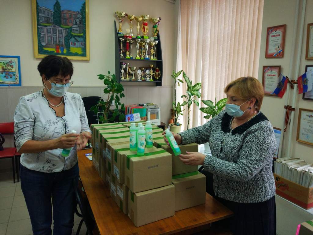Таганрогским организациям инвалидов передали гуманитарную помощь