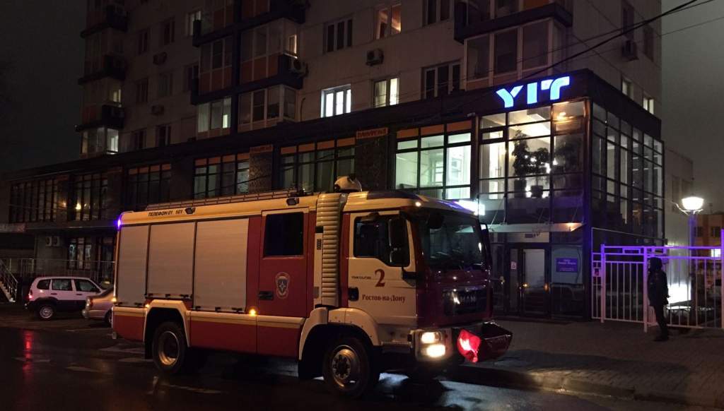 Эвакуировали 30 человек: на Дону тушили пожар в многоэтажке