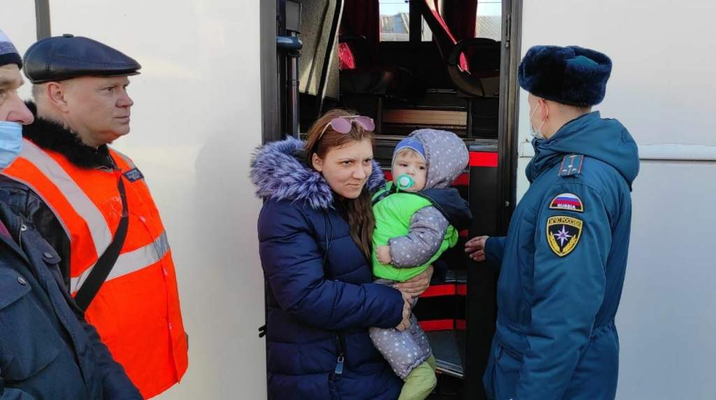 Беженцам Донбасса помогают в Таганроге в круглосуточном режиме