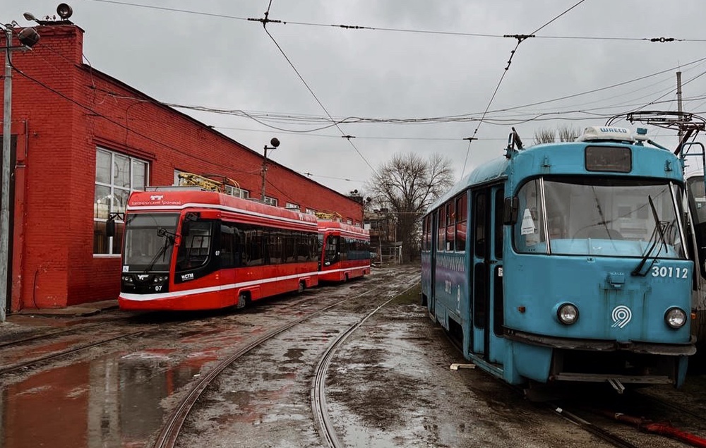 Для таганрогских трамваев устанавливают опоры контактной сети