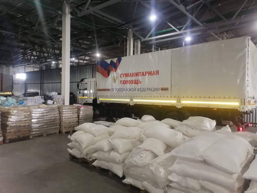 Около 300 тонн гуманитарной помощи доставлено жителям Донбасса