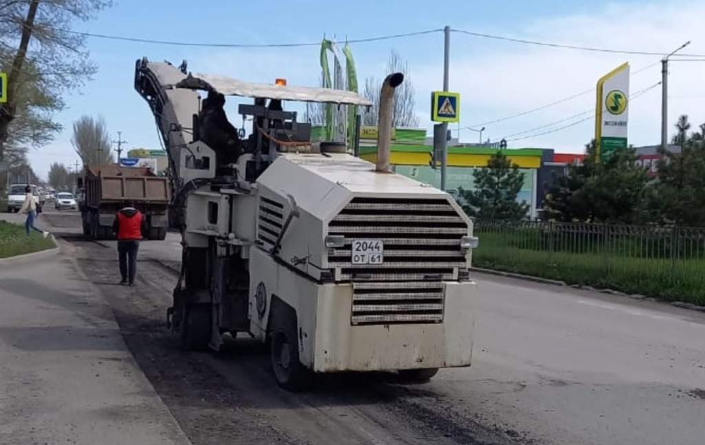 В Таганроге продолжается ремонт дороги по улице Ломоносова