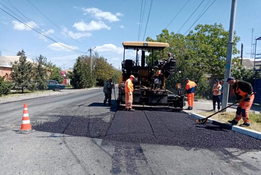 В Таганроге продолжается ремонт дорог по нацпроекту