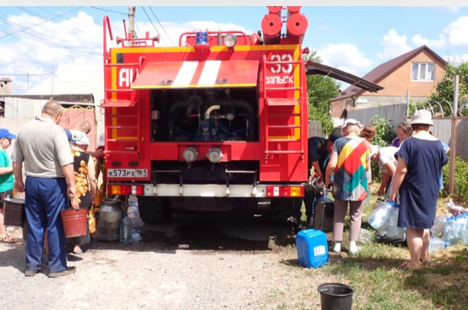 Донские пожарные помогают в обеспечении водой жителей Донбасса
