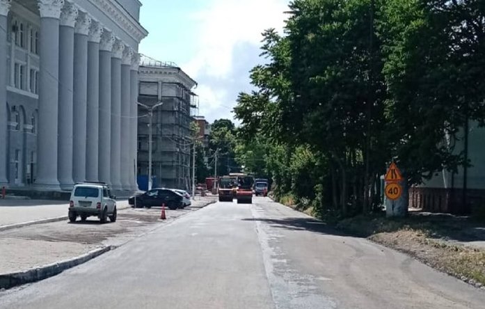 В Таганроге ремонтируют дорогу на улице Энгельса