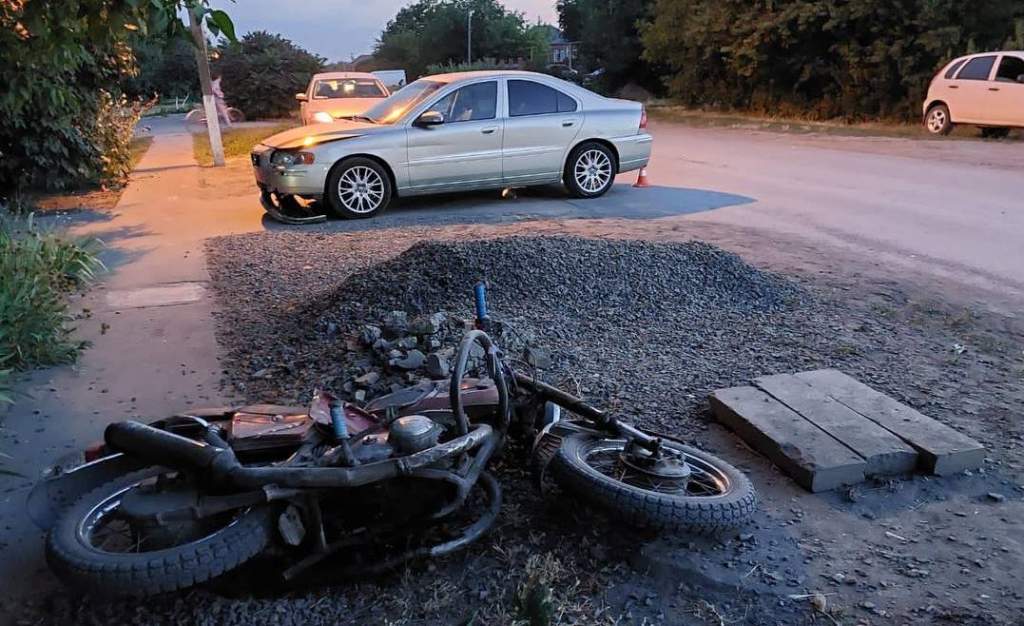 В Ростовской области двое подростков разбились на мотоцикле