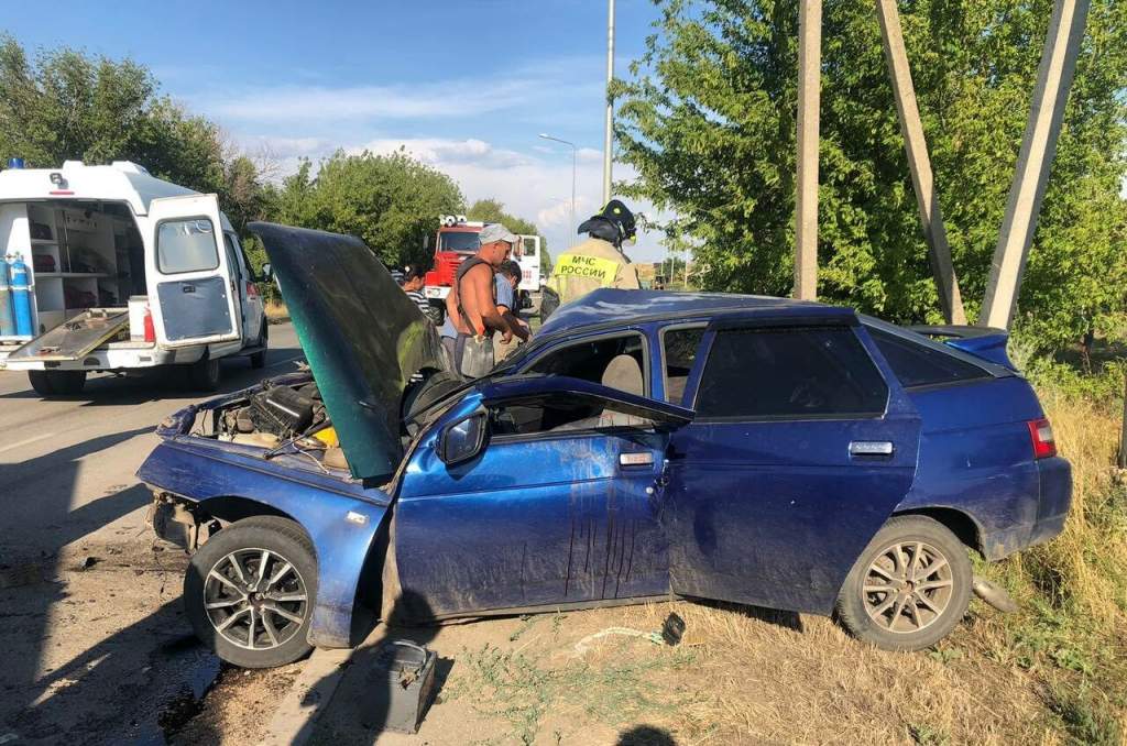 Столкновение с грузовиком: в аварии пострадали трое, погиб младенец