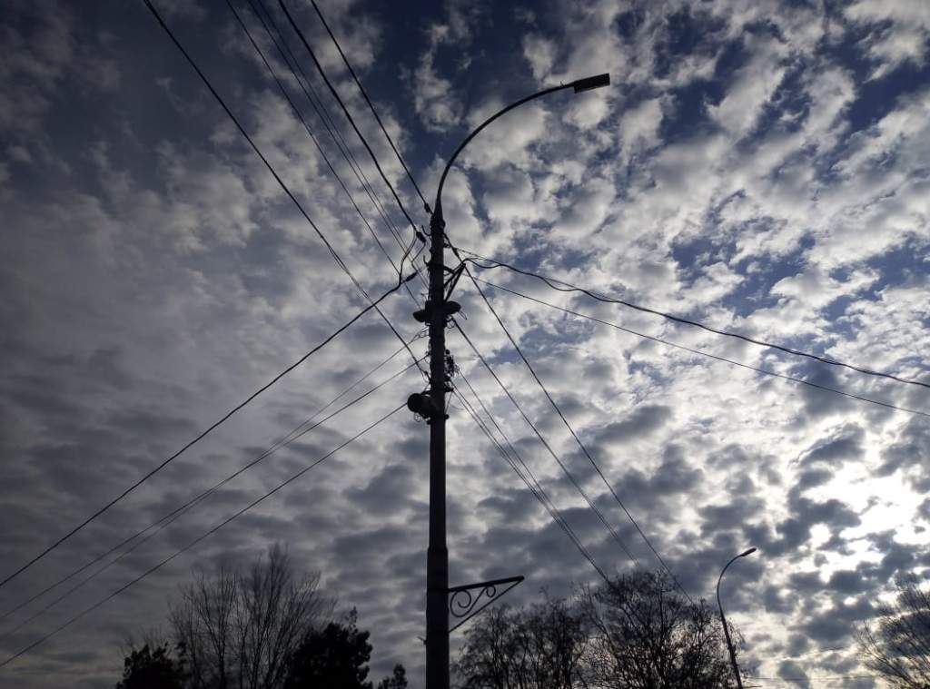 В Таганроге идут работы по замене линий электропередач