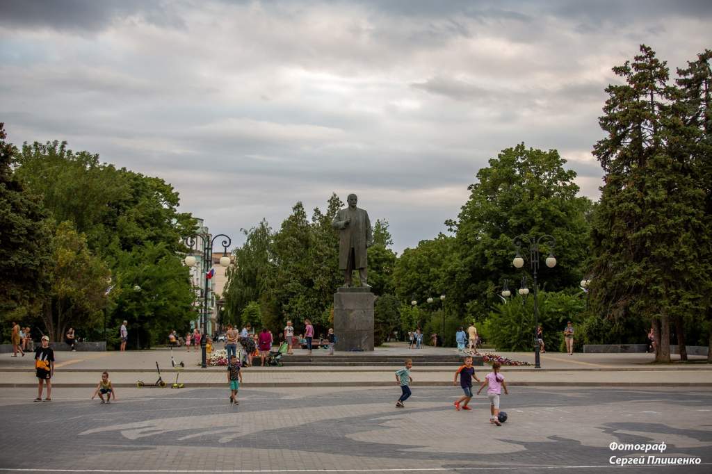 Полив растений на улицах Таганрога: комментарий администрации