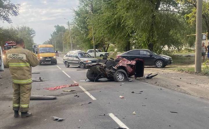 На Дону водитель погиб после столкновения с деревом