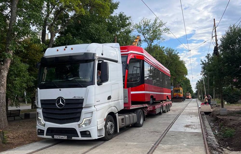 В Таганрог приехали шесть новых трамваев