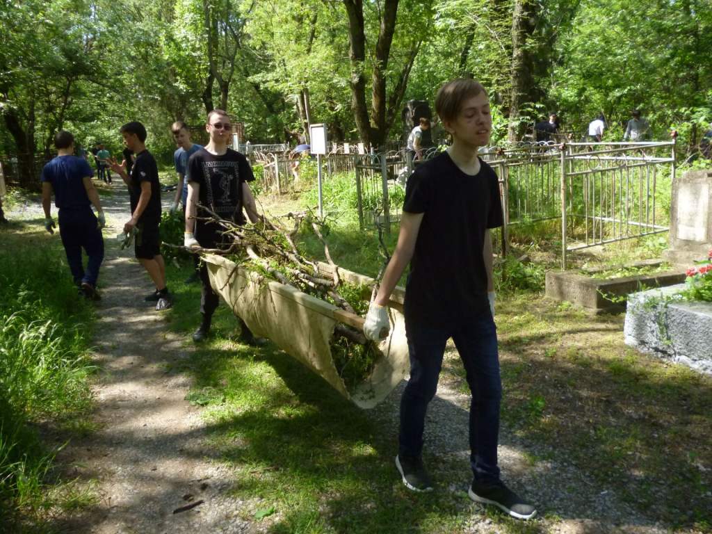 Очередной субботник пройдет на старом кладбище Таганрога