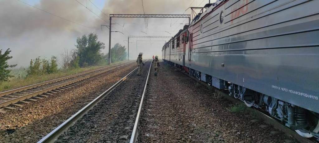 21 природный пожар тушат в Ростовской области 25 августа