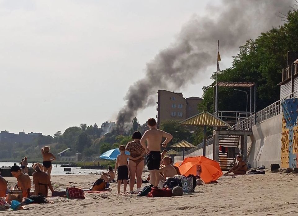 Гараж и хозпостройка: В Таганроге потушили два пожара