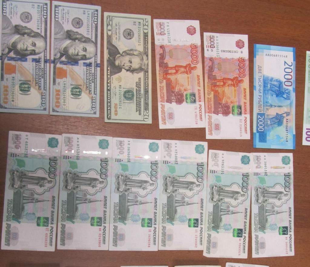 Крупную сумму денег пыталась ввезти из Украины гражданка России