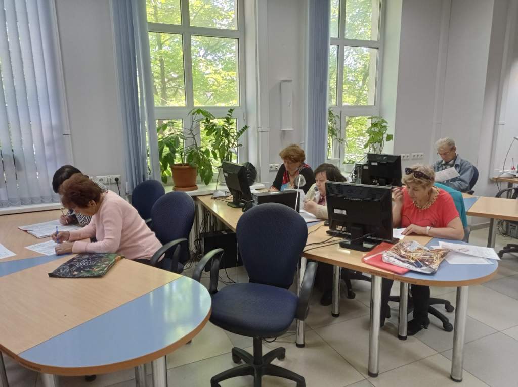 Пенсионеры Таганрога могут повысить компьютерную грамотность