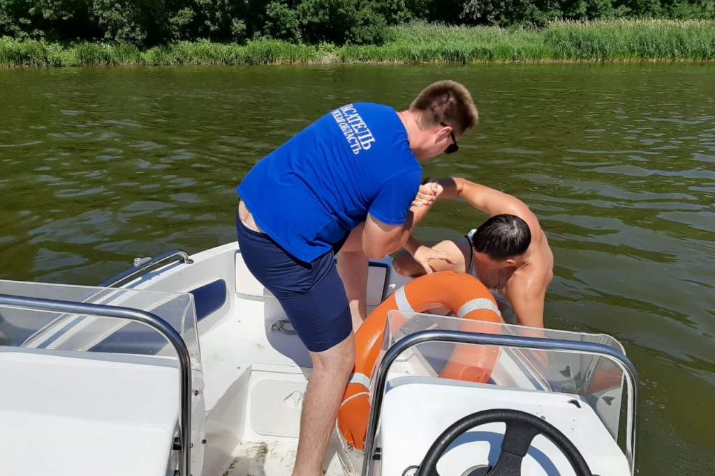 22 человека спасли летом на водоемах Ростовской области