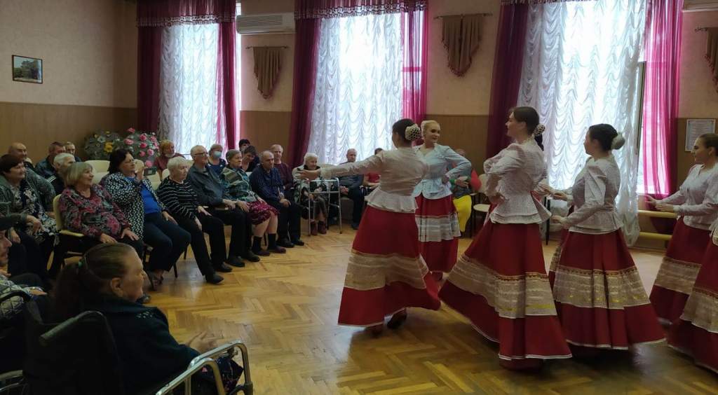 В Таганроге прошел концерт для пожилых людей