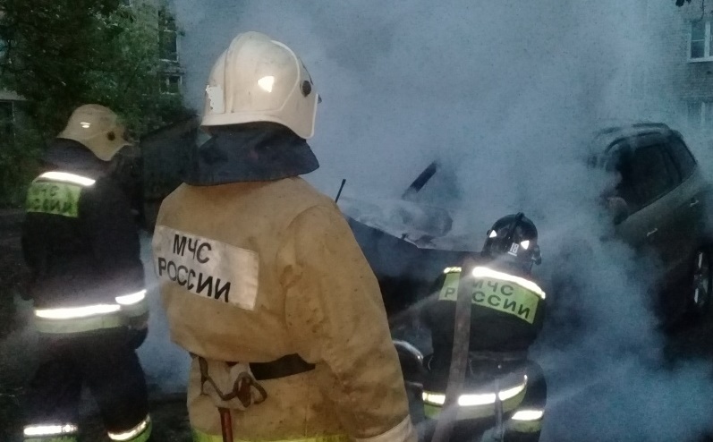 В Ростовской области мужчина сгорел в машине