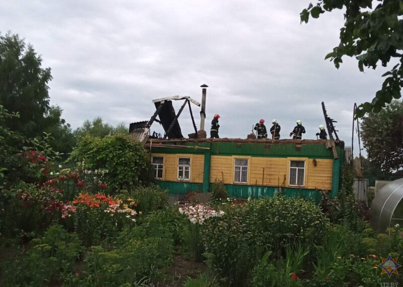 Два человека спасли на пожаре в частном доме в Таганроге