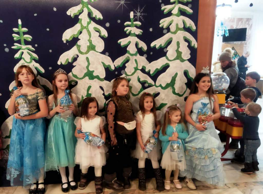 Таганрожцы устроили новогодний праздник для детей Донбасса