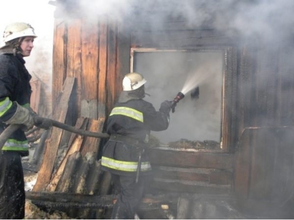 В Таганроге горел дом в садоводческом товариществе