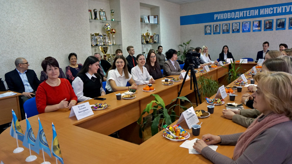 Депутаты поздравили студентов с «профессиональным» праздником
