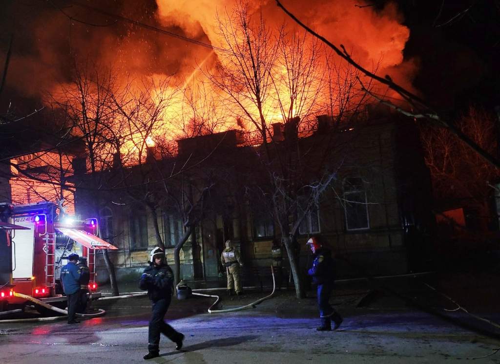 Пожар в Доме Лобанова: как таганрожцы спасали погорельцев