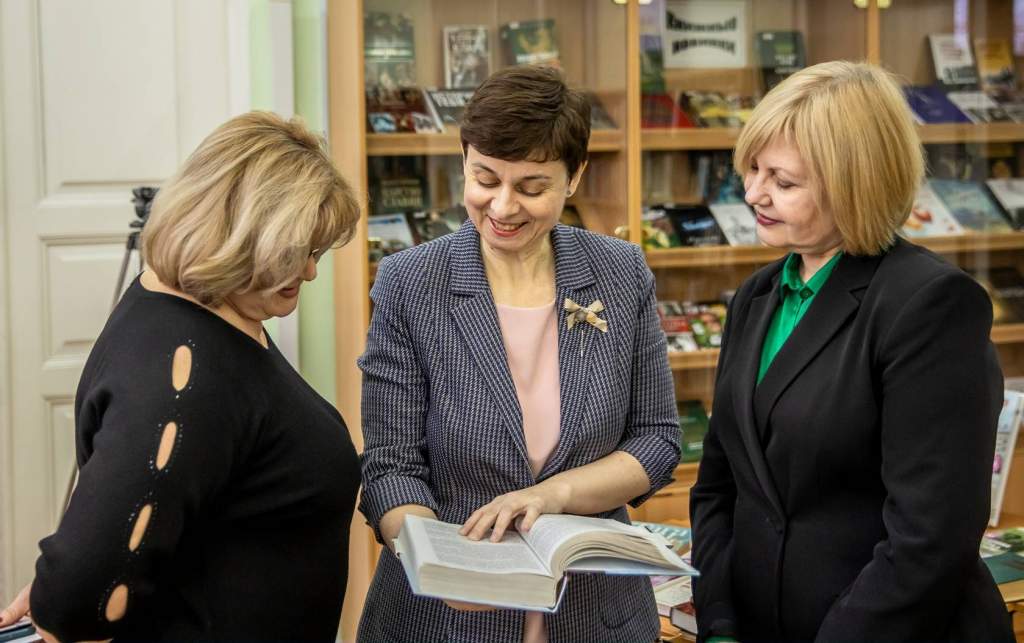 350 книг подарили библиотекам Таганрога в День книгодарения