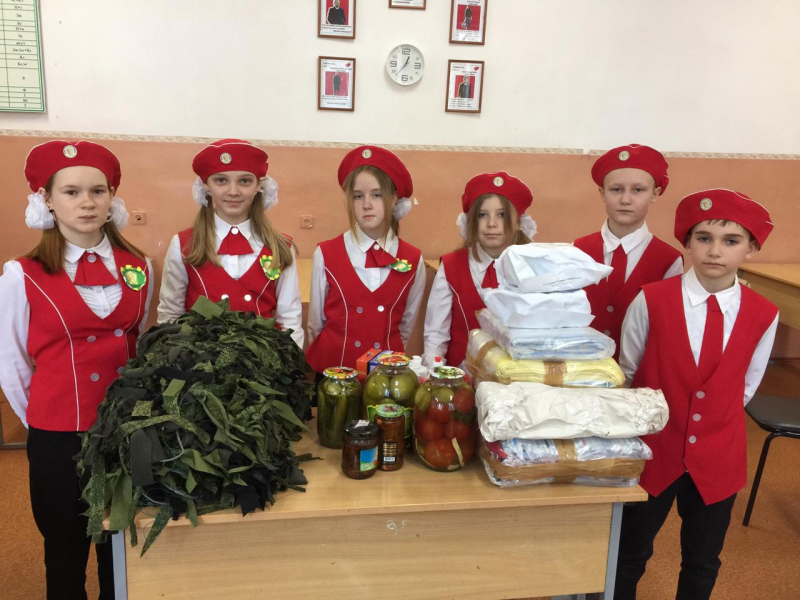 Школьники Таганрога помогают военнослужащим