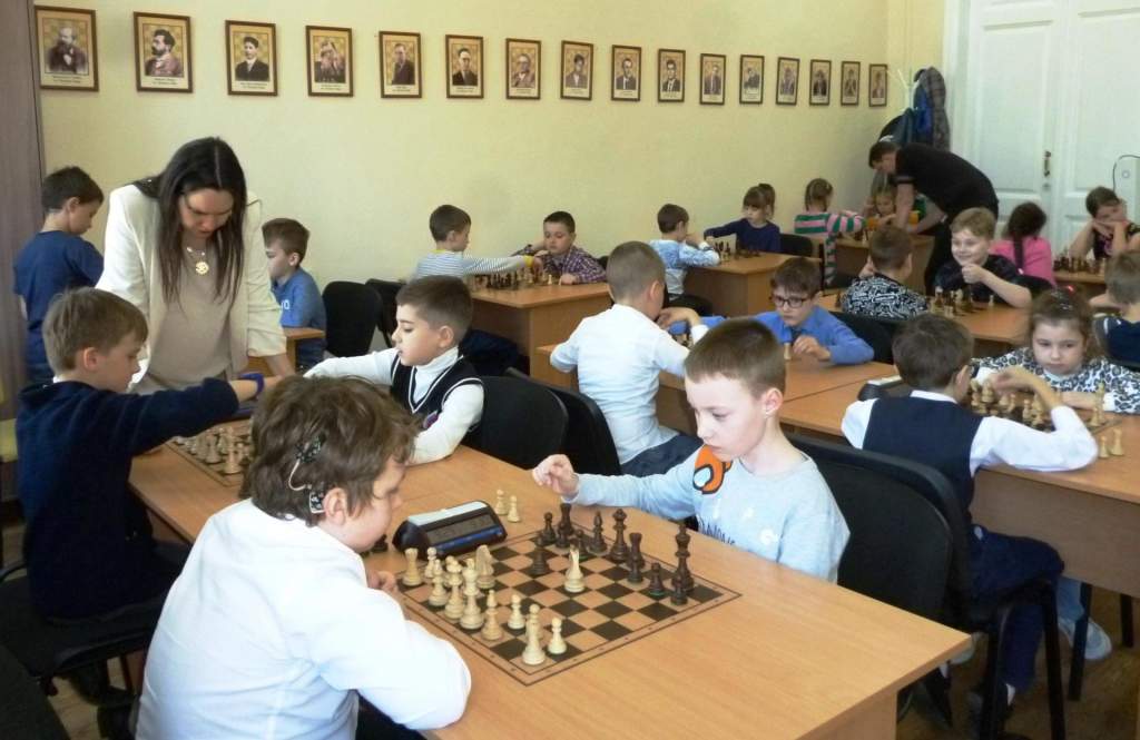 ТИУиЭ собрал самых юных шахматистов региона