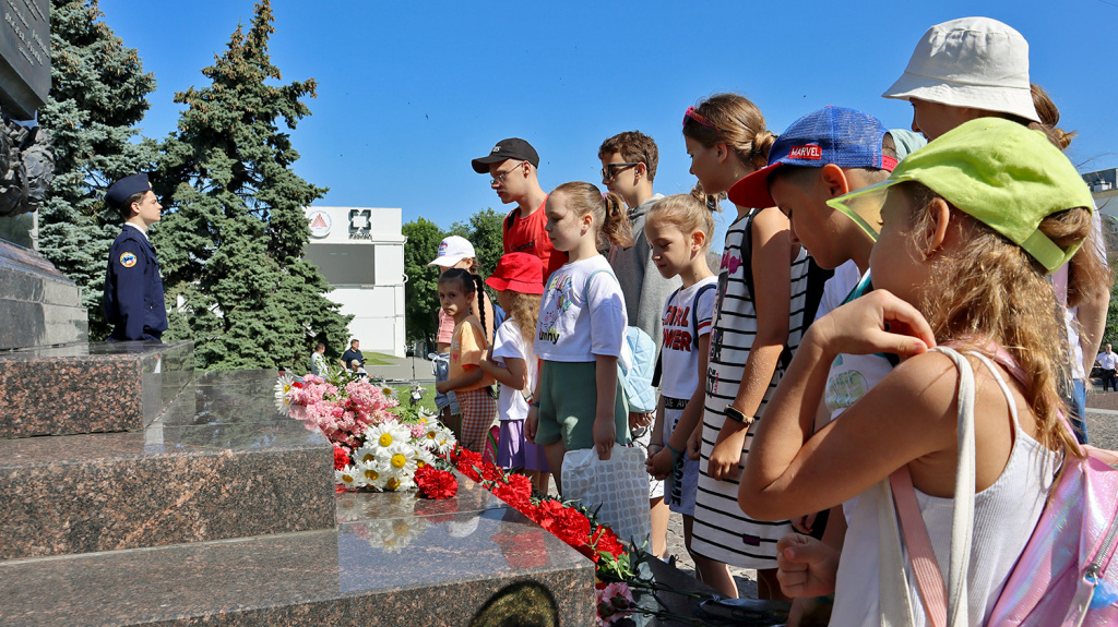 22 июня: в Таганроге прошла церемония возложения цветов