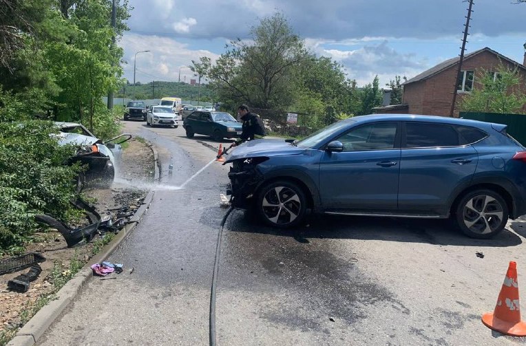 Два водителя пострадали в лобовом ДТП в Ростове