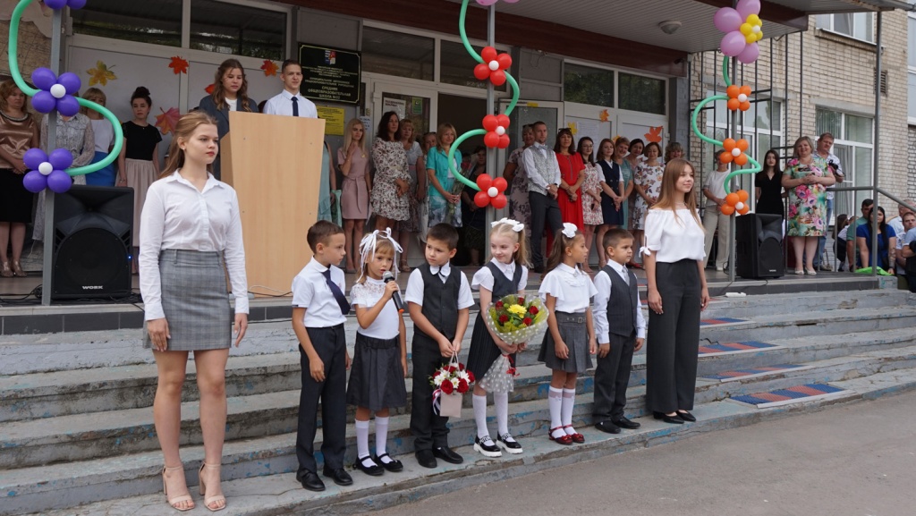 Инна Титаренко поздравила с 1 сентября учеников 22-й школы Таганрога