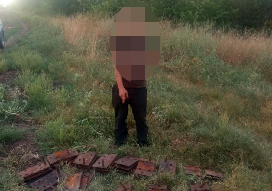 Житель Миллерово украл 250 кг железнодорожных деталей