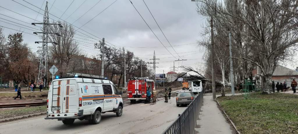 Тревога в таганроге сегодня. 31 Автобус Таганрог. В Таганроге сгорел автобус. Таганрог маршрутки. Троллейбус сгорел в Таганроге.