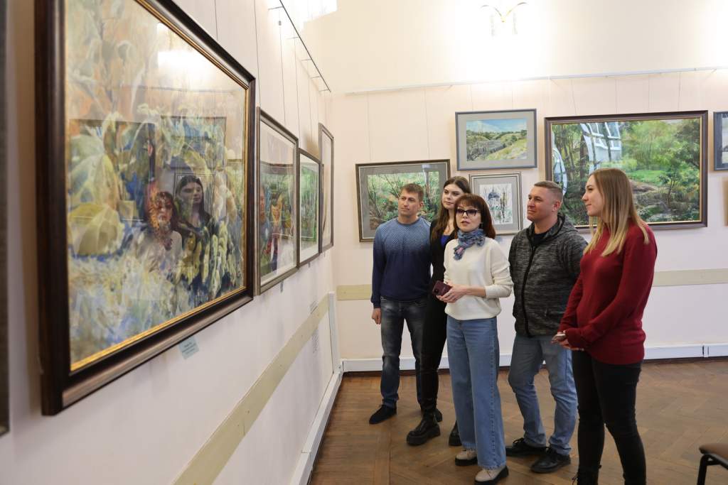 В Таганроге открылась выставка картин Людмилы Озериной