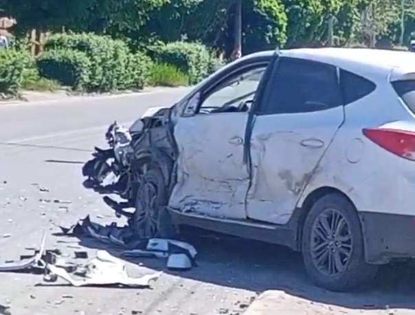 В Таганроге в страшной аварии на улице Свободы пострадали два человека