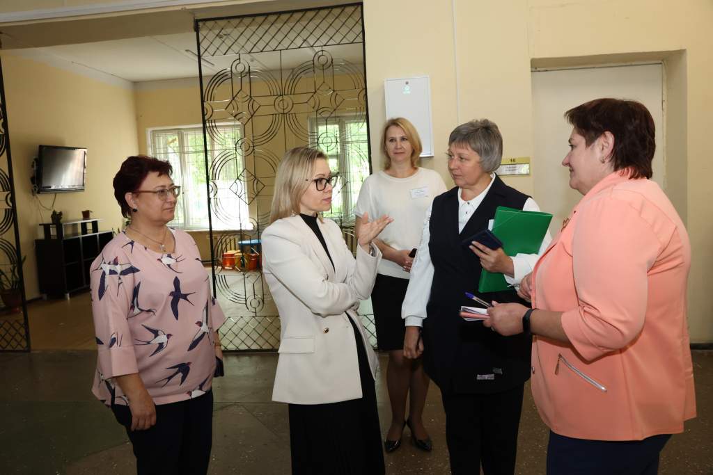 Таганрог с визитом посетила глава Минтруда Ростовской области Ирина Шувалова