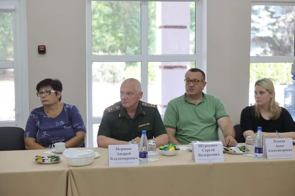 Глава администрации Таганрога встретился с членами семей погибших участников СВО