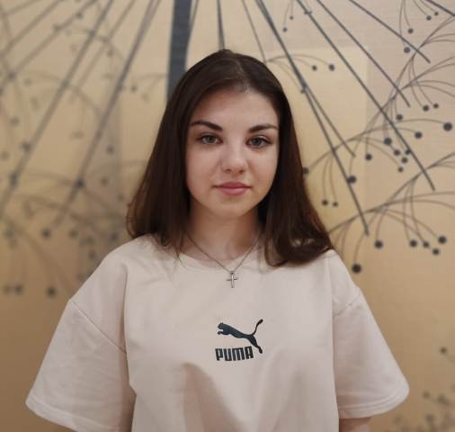В Таганроге ищут новую семью для 16-летней Марины